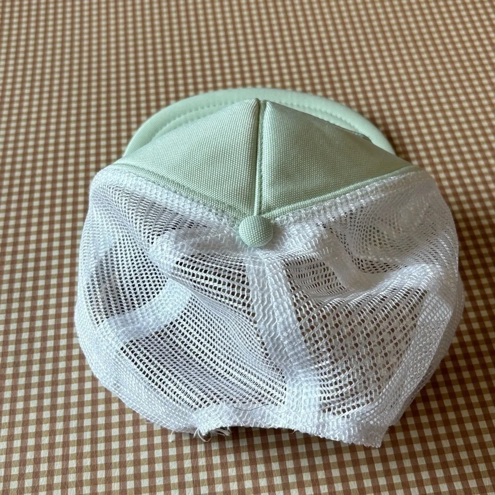 VANS‎ BEACH GIRL TRUCKER HAT CAP. Color mint and white. One size